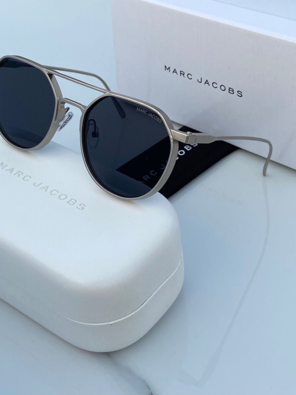 first copy MARC JACOBS PREMIUM SHADES WITH OG KIT (3)