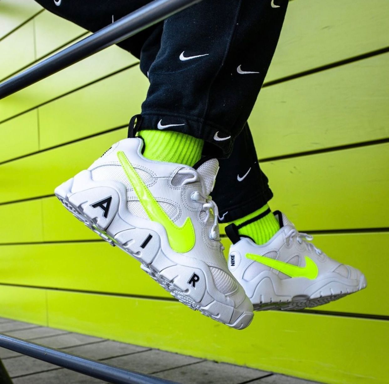 First Copy Nike Air Barrage Mid 'White,Neon'
