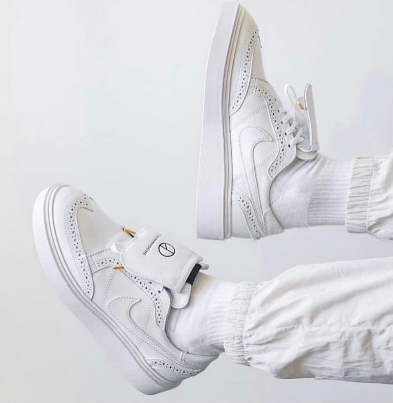 First Copy Nike Kwondo 1 G-Dragon Peacemiusone Tripple White